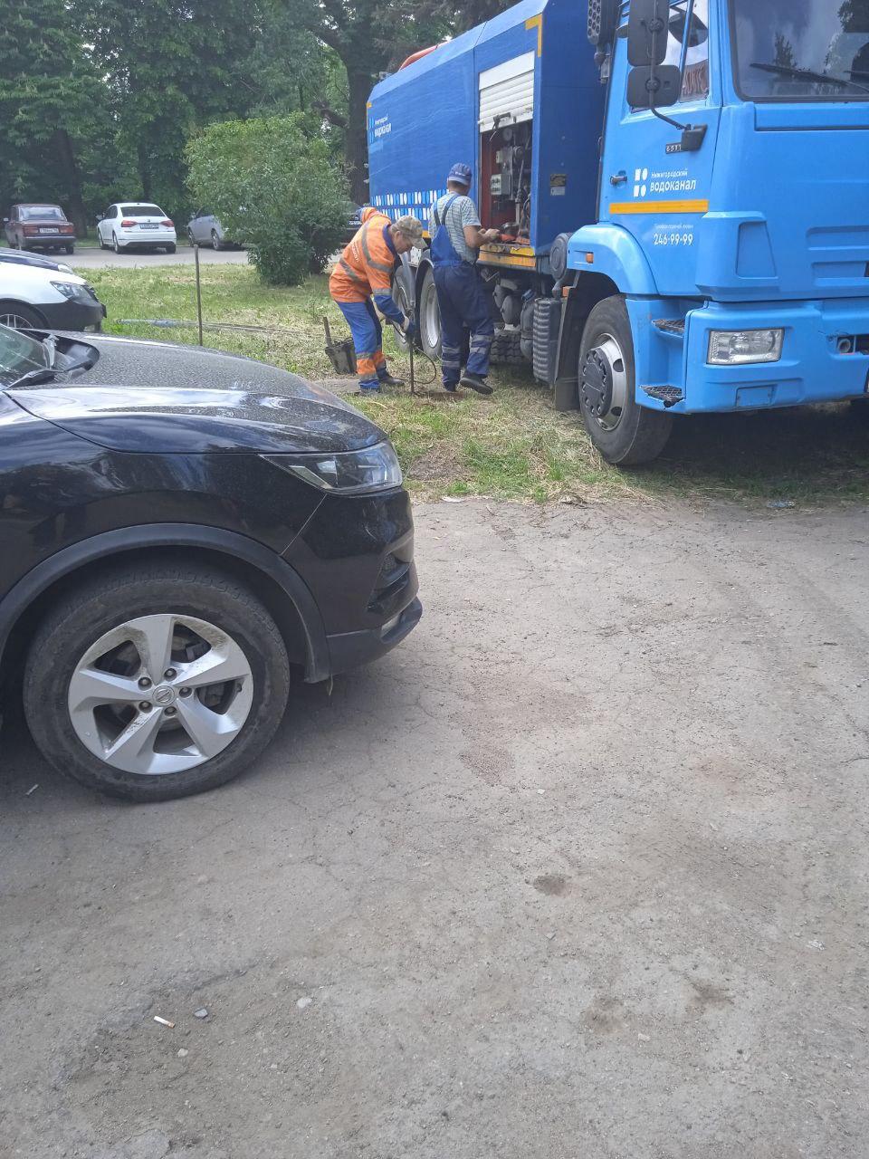 Нижегородские аварийщики прочистили 5 колодцев в Харцызске