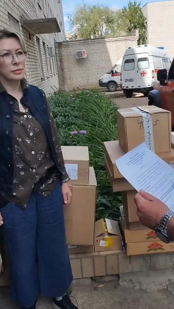 Представитель Ленобласти доставил гумпомощь для больниц Горловки и Енакиево