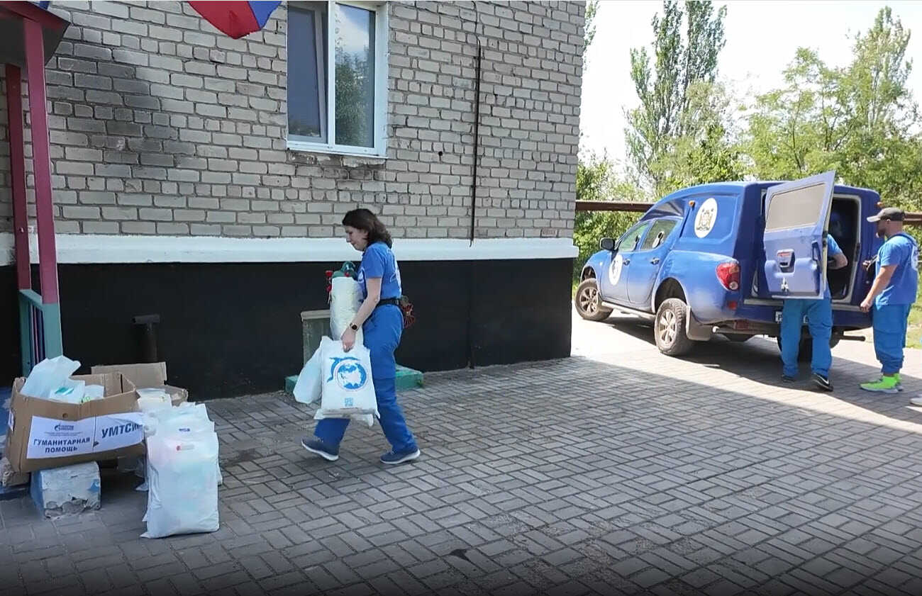 Гумкорпус Югры передал подарки воспитанникам Макеевского спецдома ребенка
