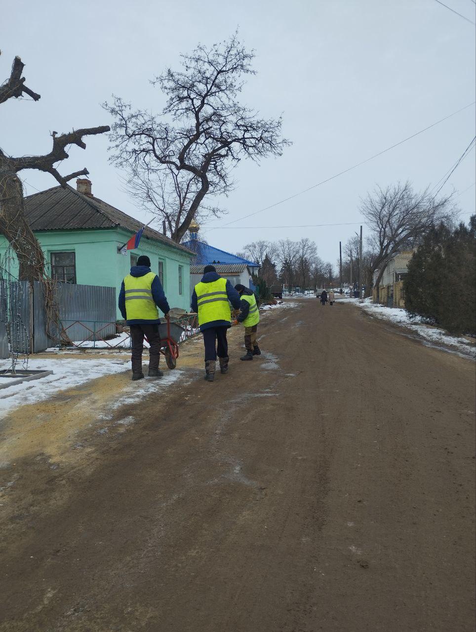 Автокран из Ивановской области помогает поддерживать в нормативном состоянии дороги Марковского муниципального округа