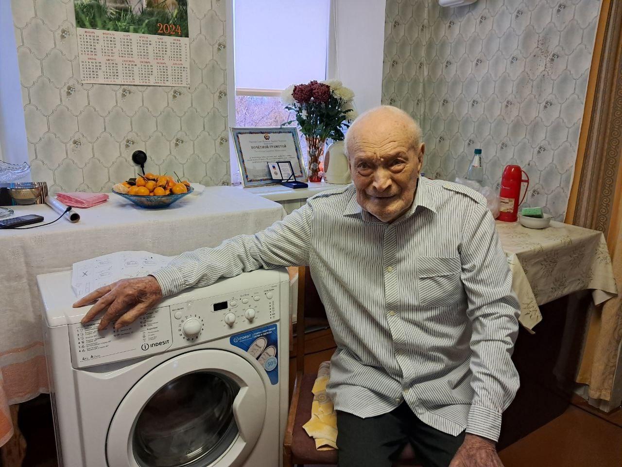 Воронежская область поздравила ветерана ЛНР со столетним юбилеем