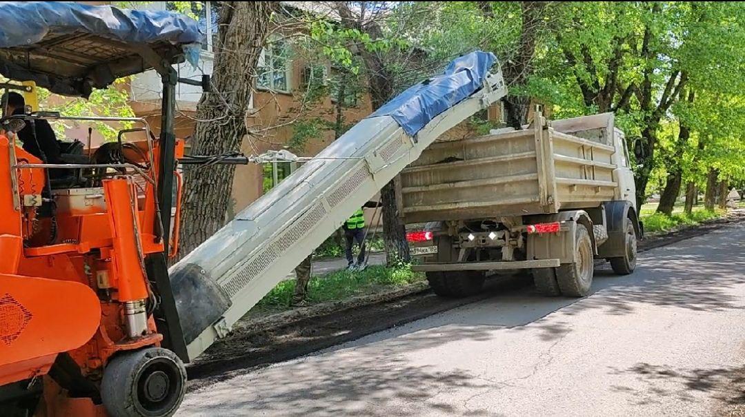 Якутия приступила к ремонту дороги в Докучаевске