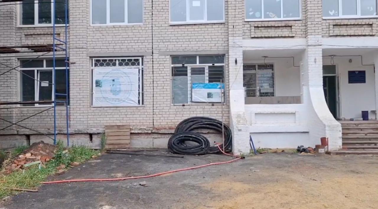 Подмосковные строители восстанавливают здание новоазовской школы № 2
