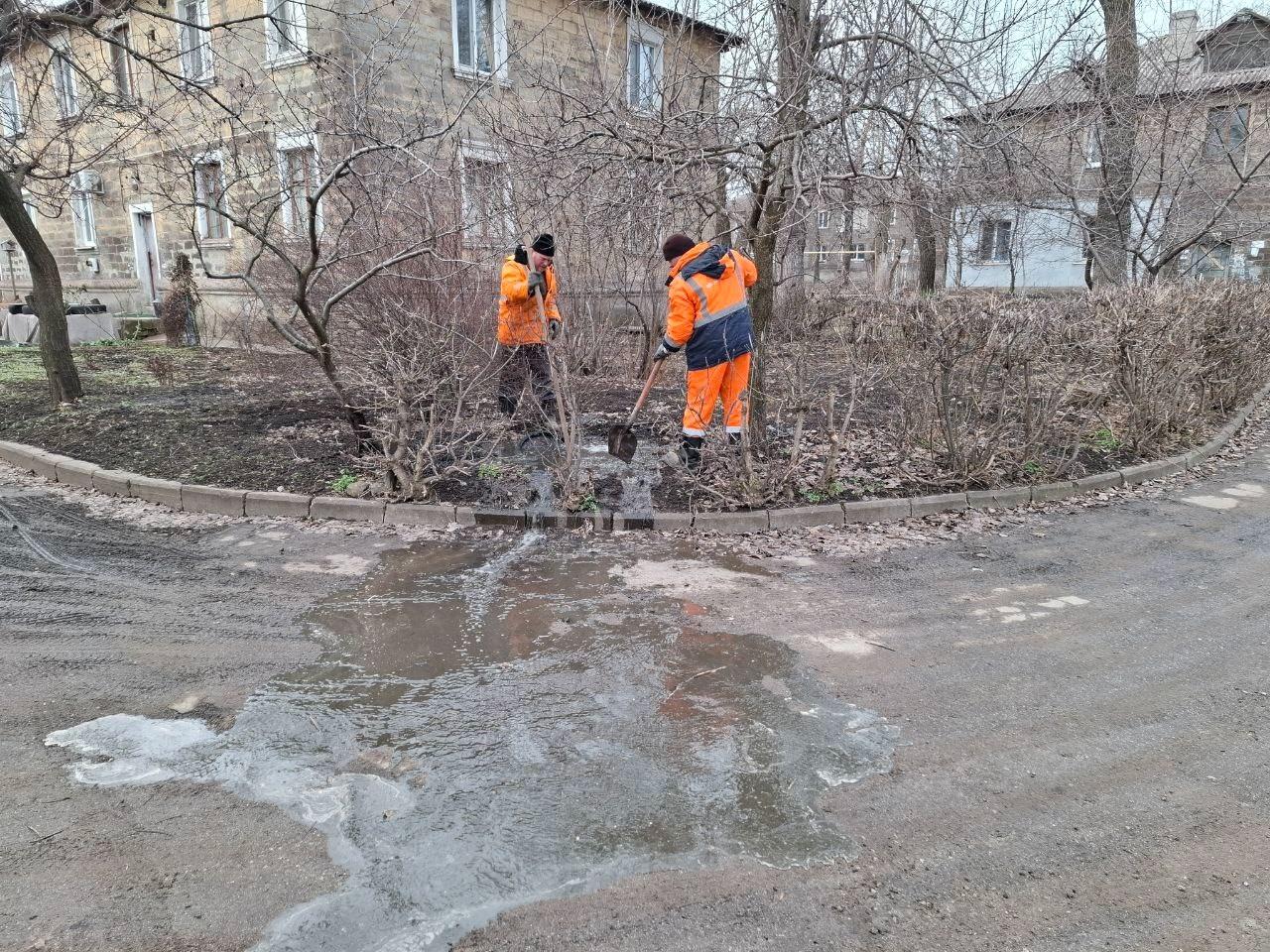 Вологодские коммунальщики продолжают работать в Алчевске