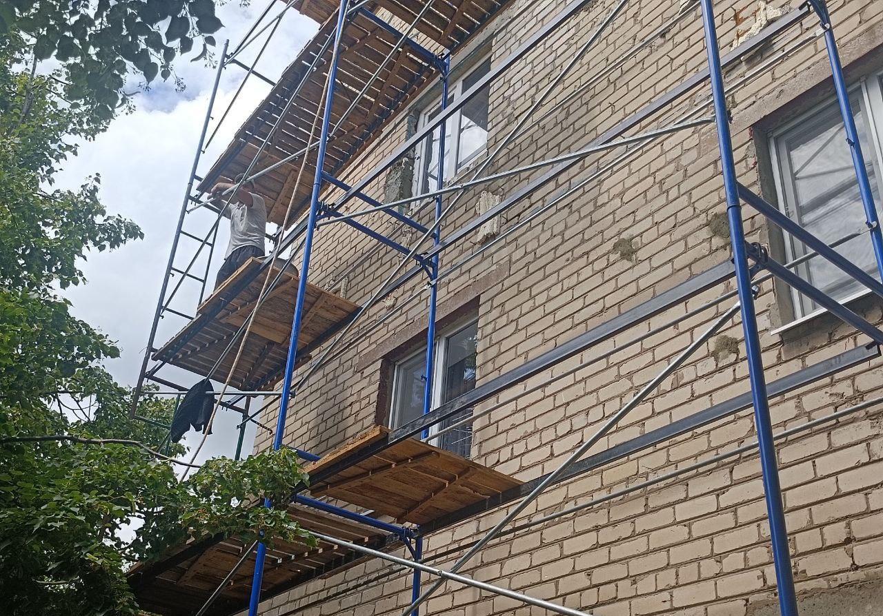Хабаровский край ремонтирует дом в Дебальцево