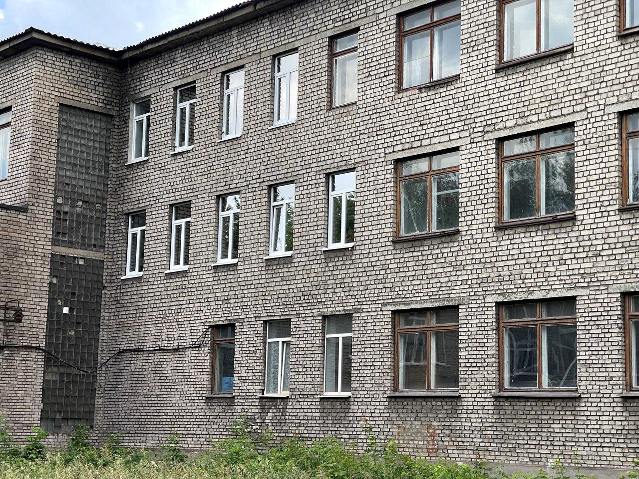 Порядка 600 окон заменят в этом году в образовательных учреждениях Алчевска