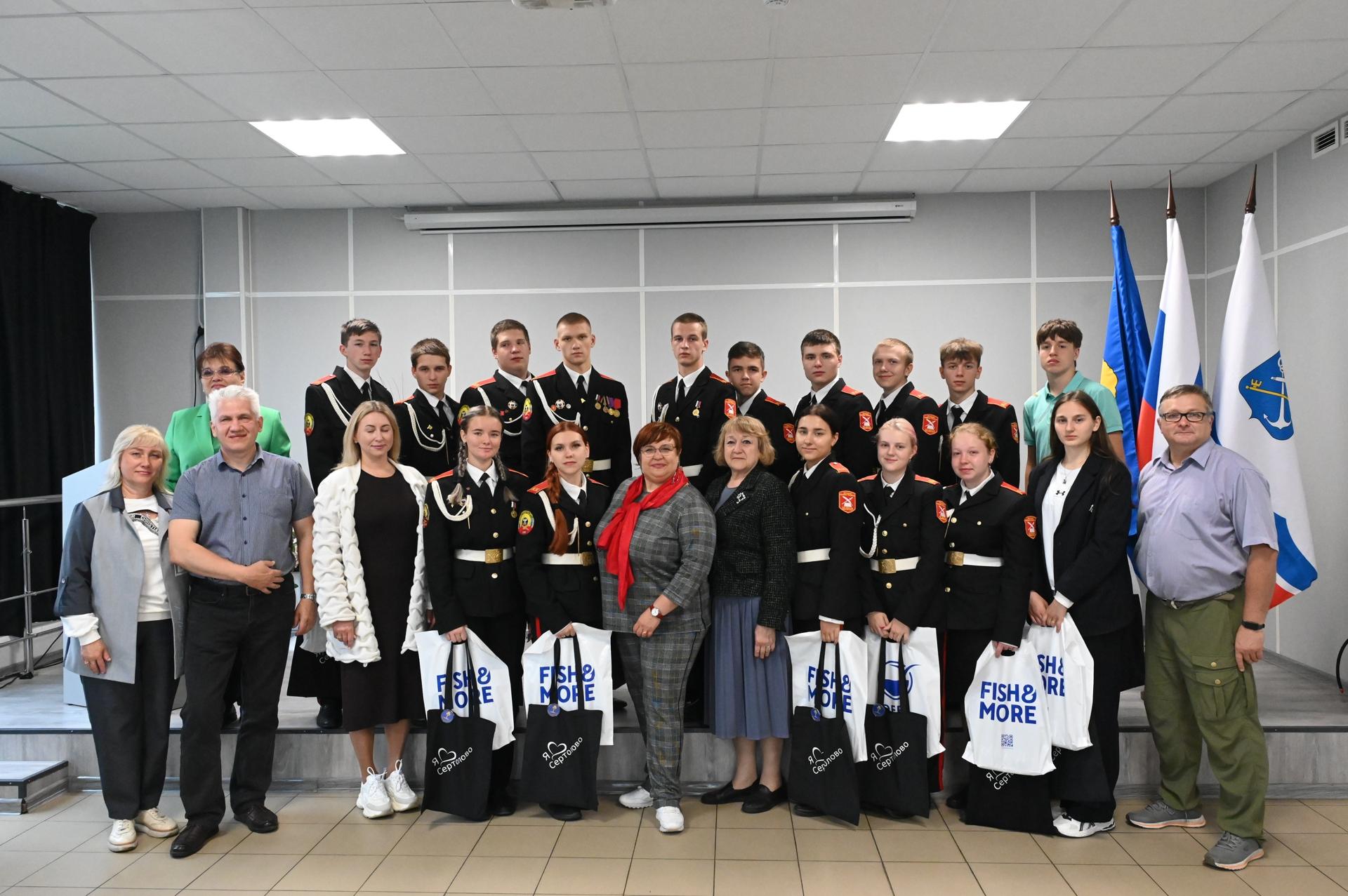 Ленобласть проводила кадетов из Донецка
