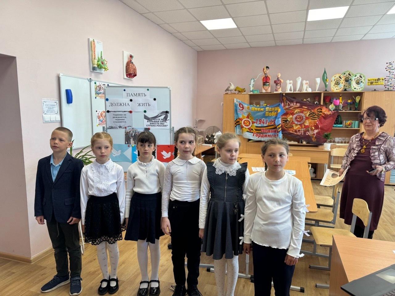 Школьники из Свердловской области и ДНР провели творческий телемост