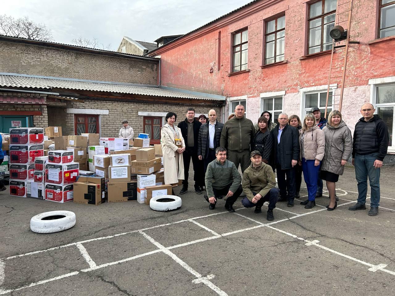 Республика Башкортостан доставила помощь для образовательных учреждений города Красный Луч