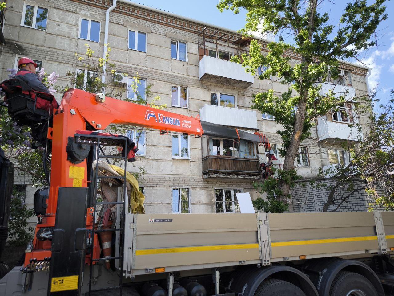 Специалисты из Прикамья обновили балконы в четырех многоквартирных домах Северодонецка