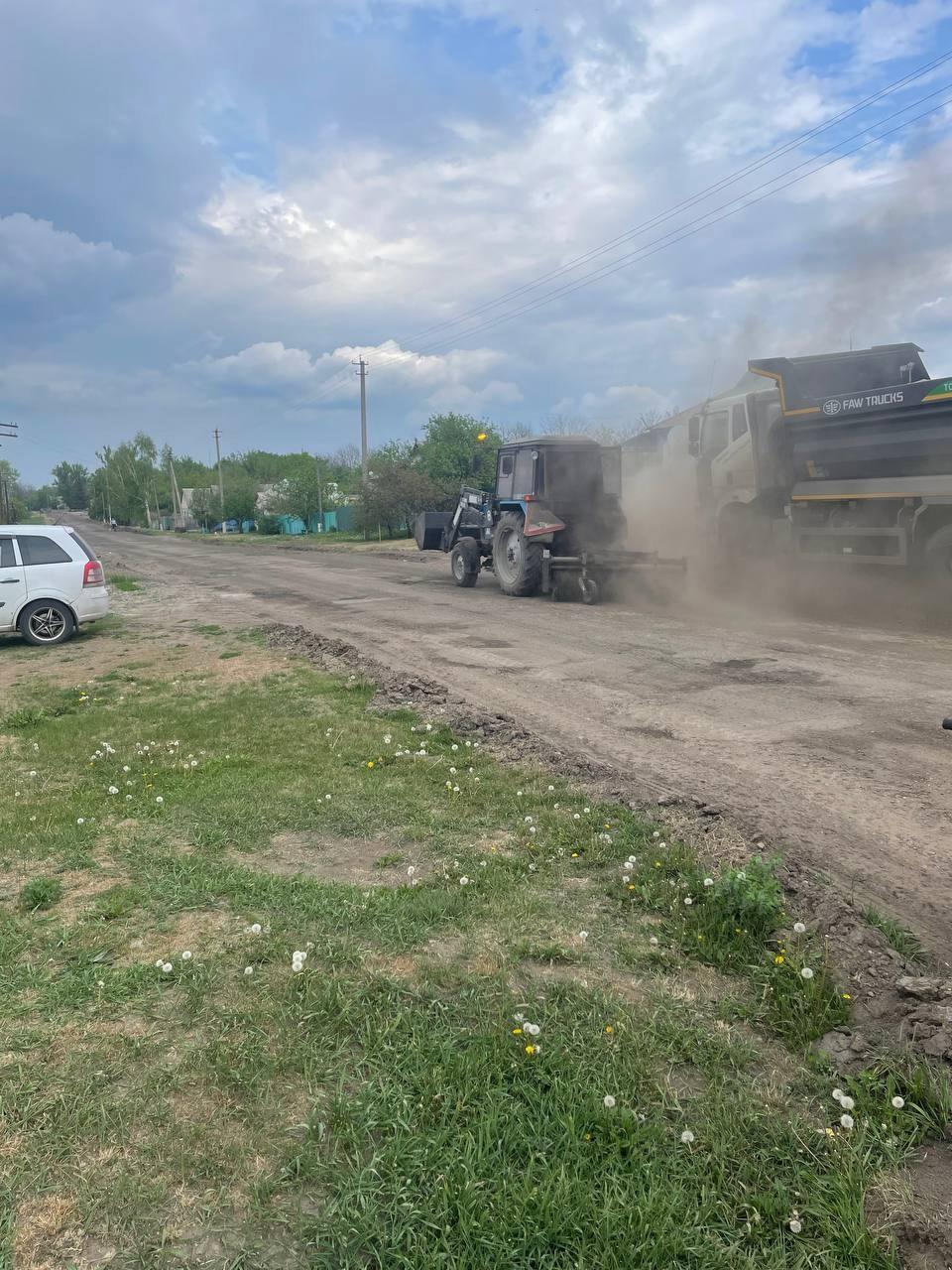 Воронежская область ремонтирует дорогу в Новопсковском округе ЛНР