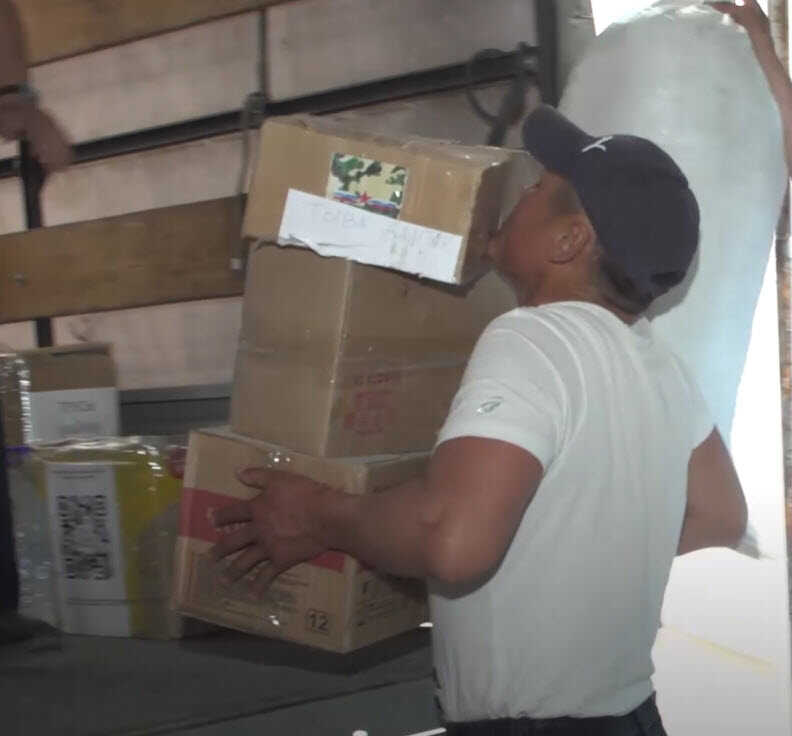 В Свердловск вместе с гуманитарным грузом направлена национальная продукция из Тувы