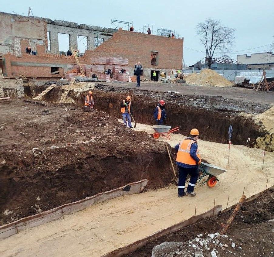 Фонд капитального ремонта Московской области восстанавливает школу в Мариуполе