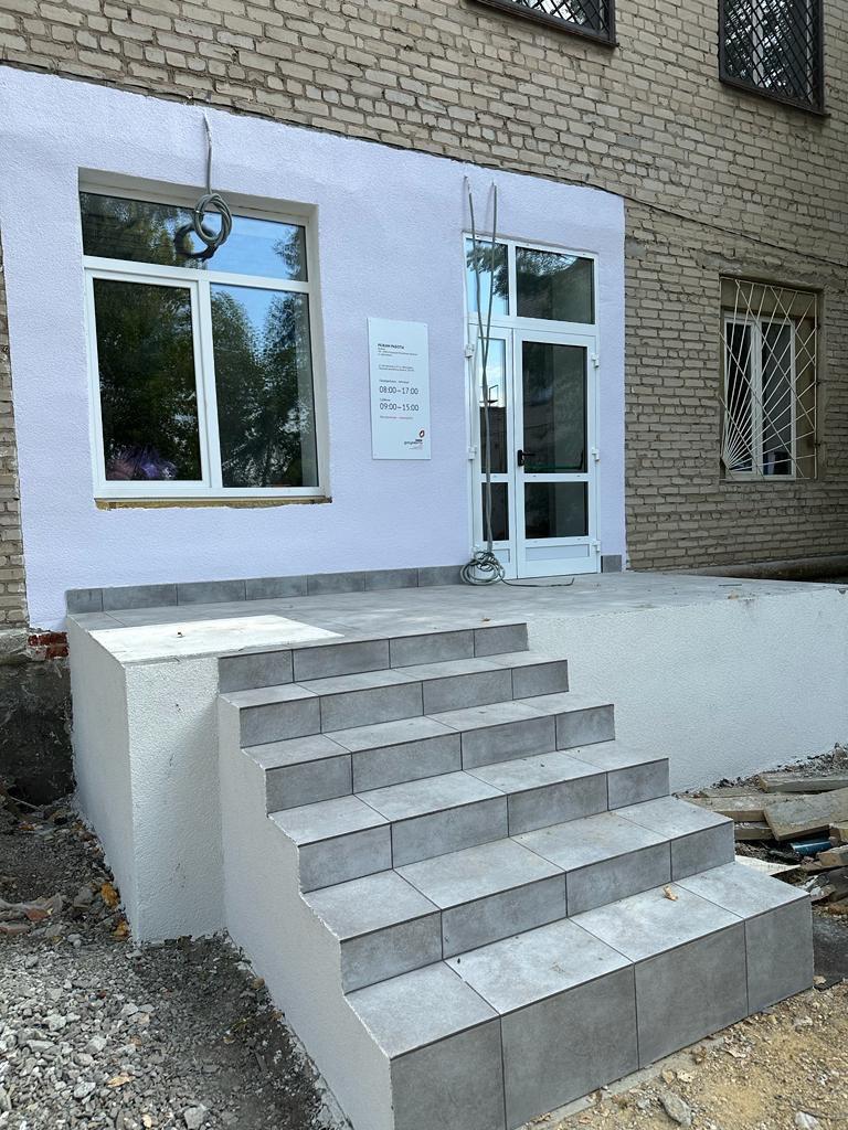 Мфц докучаевск. Обогрев ступеней крыльца. Наружный обогрев лестницы. Крыльцо с подогревом. Электрообогрев уличных ступеней