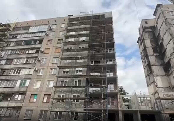 Санкт-Петербург продолжает ремонт многоквартирного дома в Мариуполе