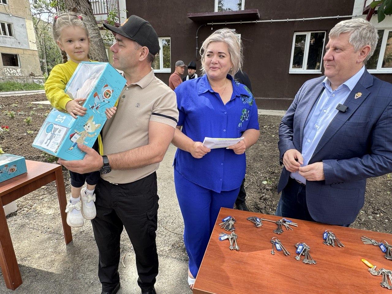 Благодаря Челябинской области семьи получили ключи от квартир в восстановленном доме Авдеевки