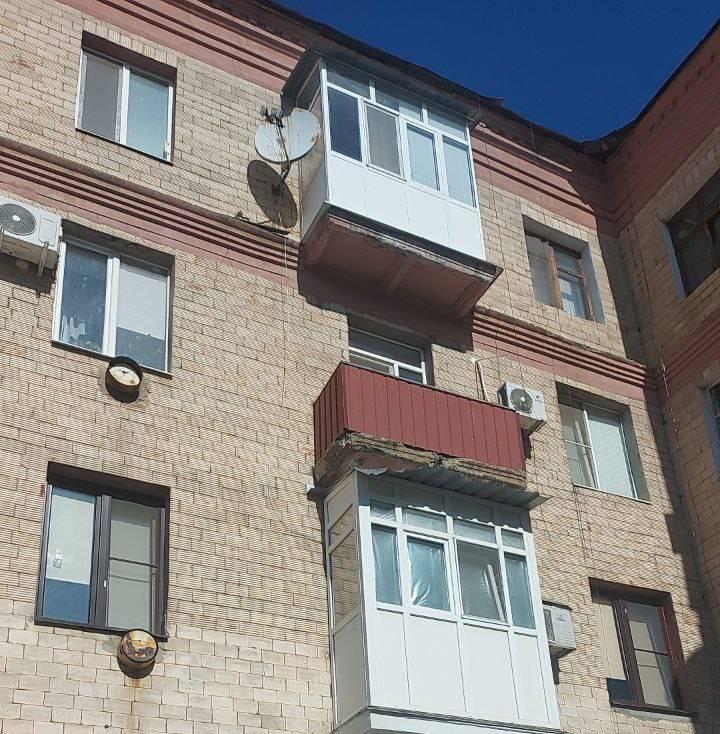 В центре Амвросиевки Приамурье продолжает обновление фасадов домов