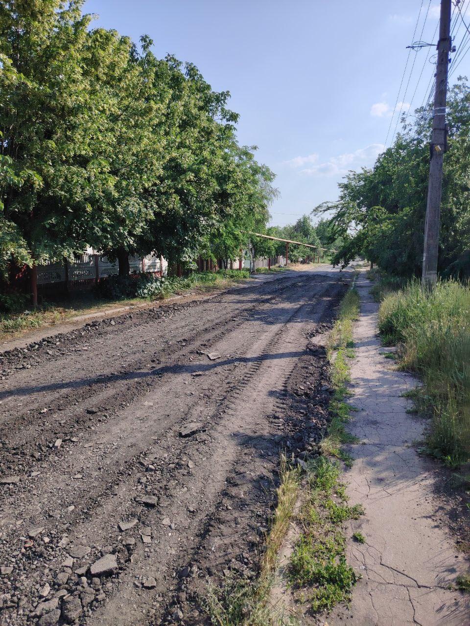 Самарцы оказывают помощь в дорожных работах в Снежном