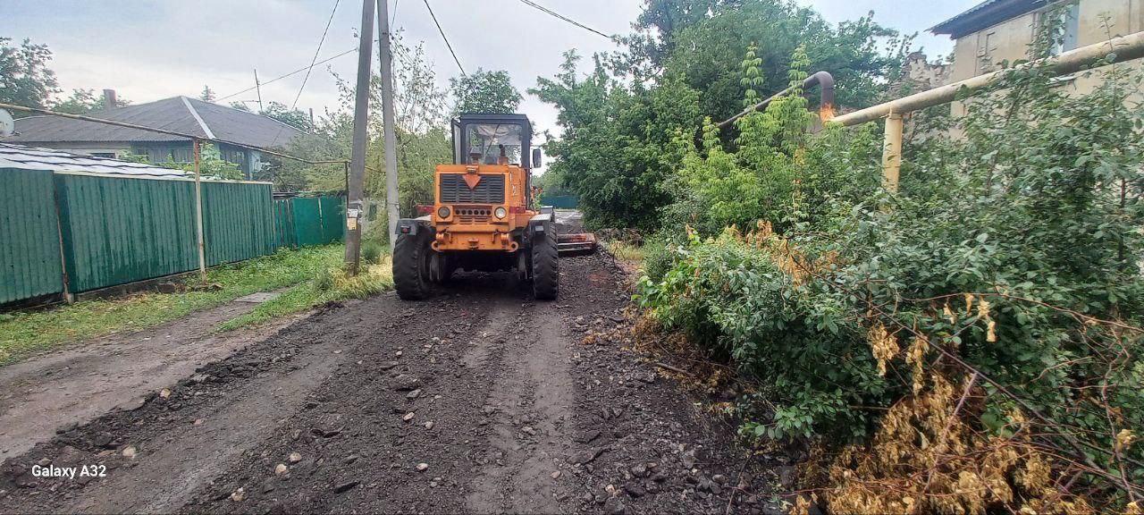 Самарцы помогли выровнять одну из дорог в Снежном