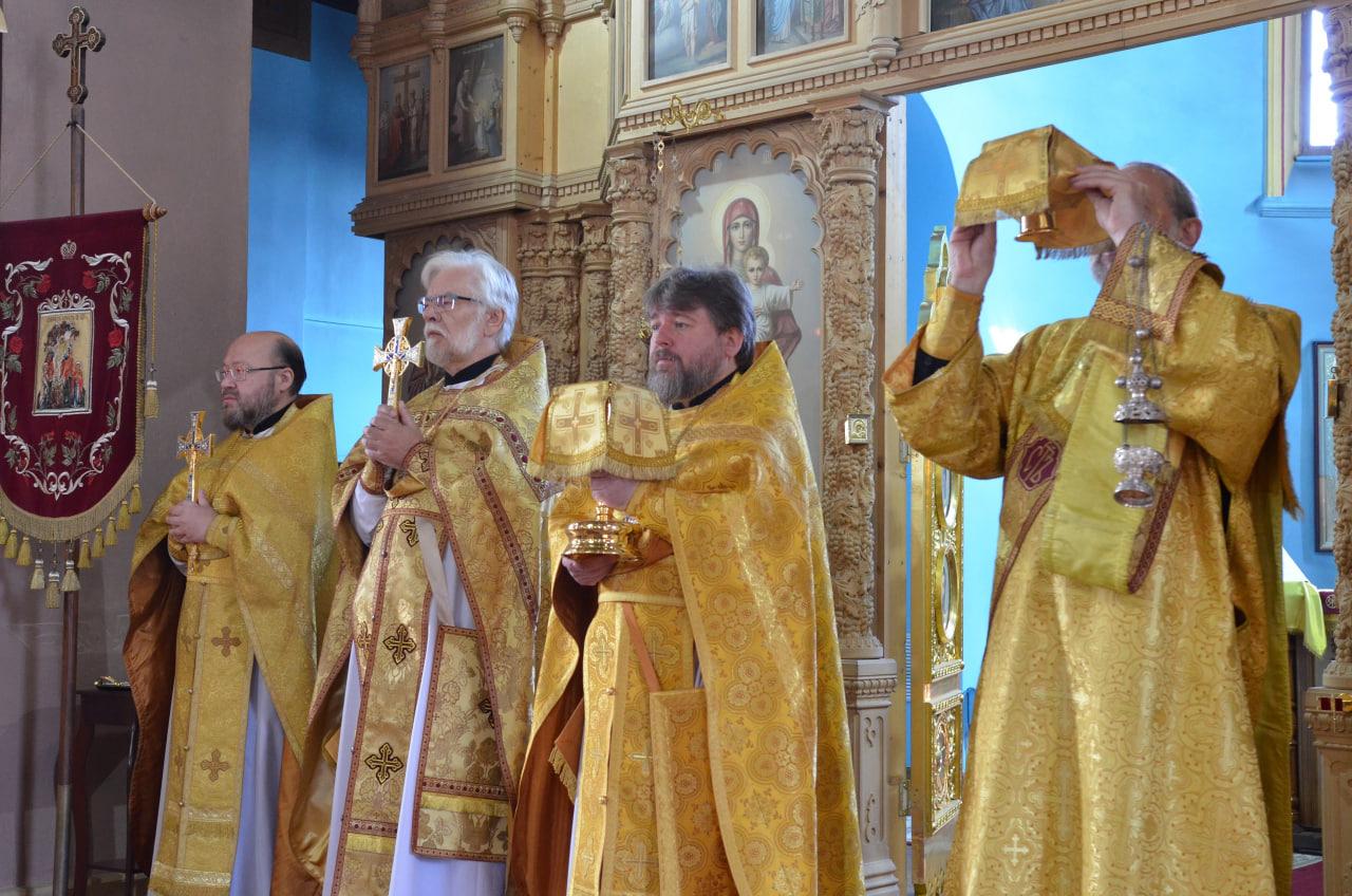 Настоятеля храма из Донецка наградили памятным знаком в Ленобласти