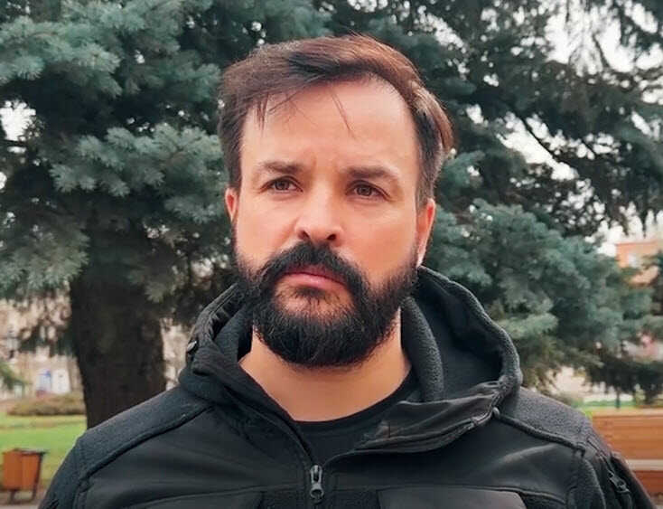 Зампред Правительства Омской области проинспектировал ход капремонта обелиска в Стаханове