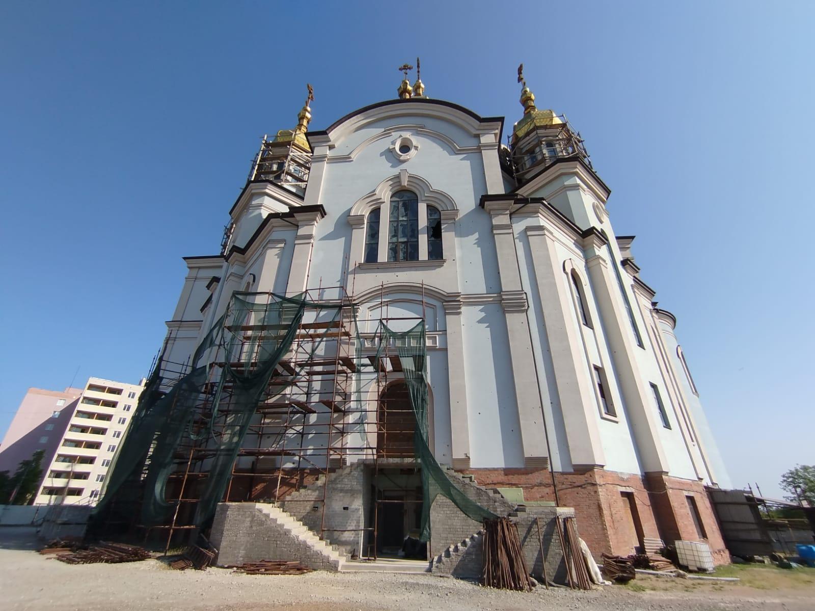 Строители из Санкт-Петербурга продолжают восстанавливать храм Покрова Божьей Матери в Мариуполе