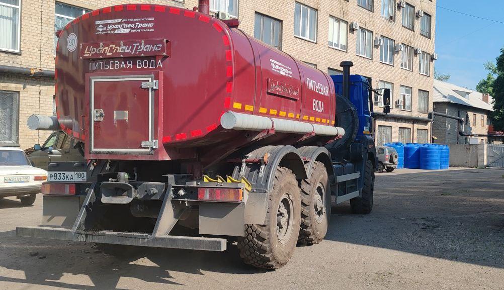 В Дебальцево подвозят воду на машине, подаренной Хабаровским краем