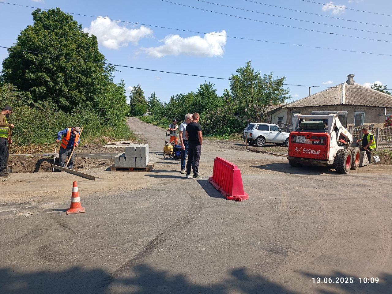 Хабаровский край ремонтирует дорогу на Пономаренко в Дебальцево