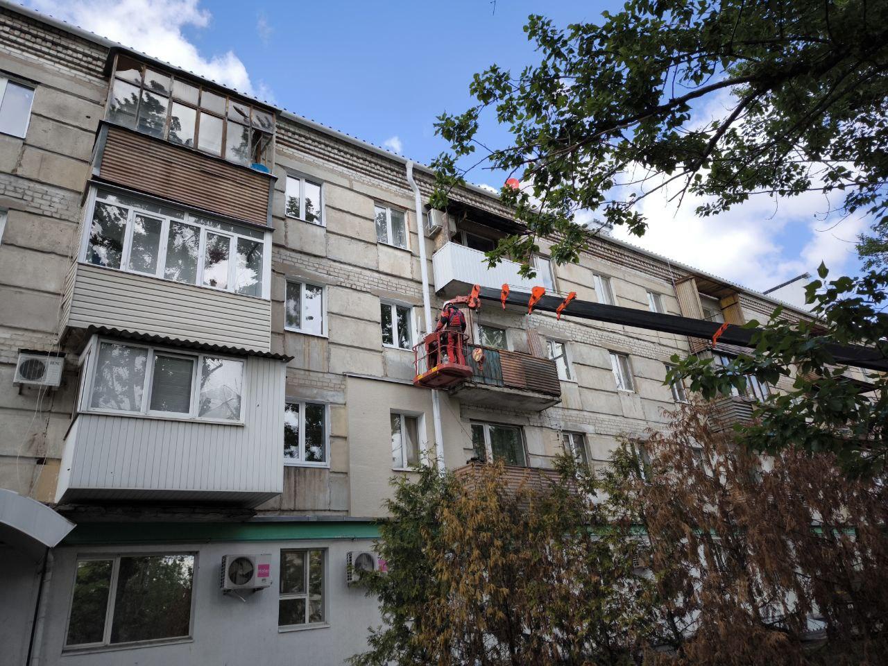 Пермские специалисты обновляют фасады домов в Северодонецке