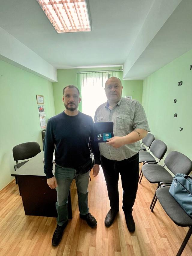 Полномочный представитель вручил медаль специалисту из Дебальцево от имени губернатора Камчатки