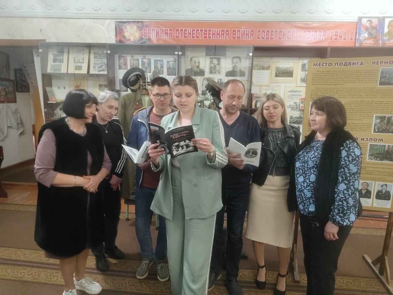 Шахтерцев познакомили с книгами о сахалинской культуре и истории