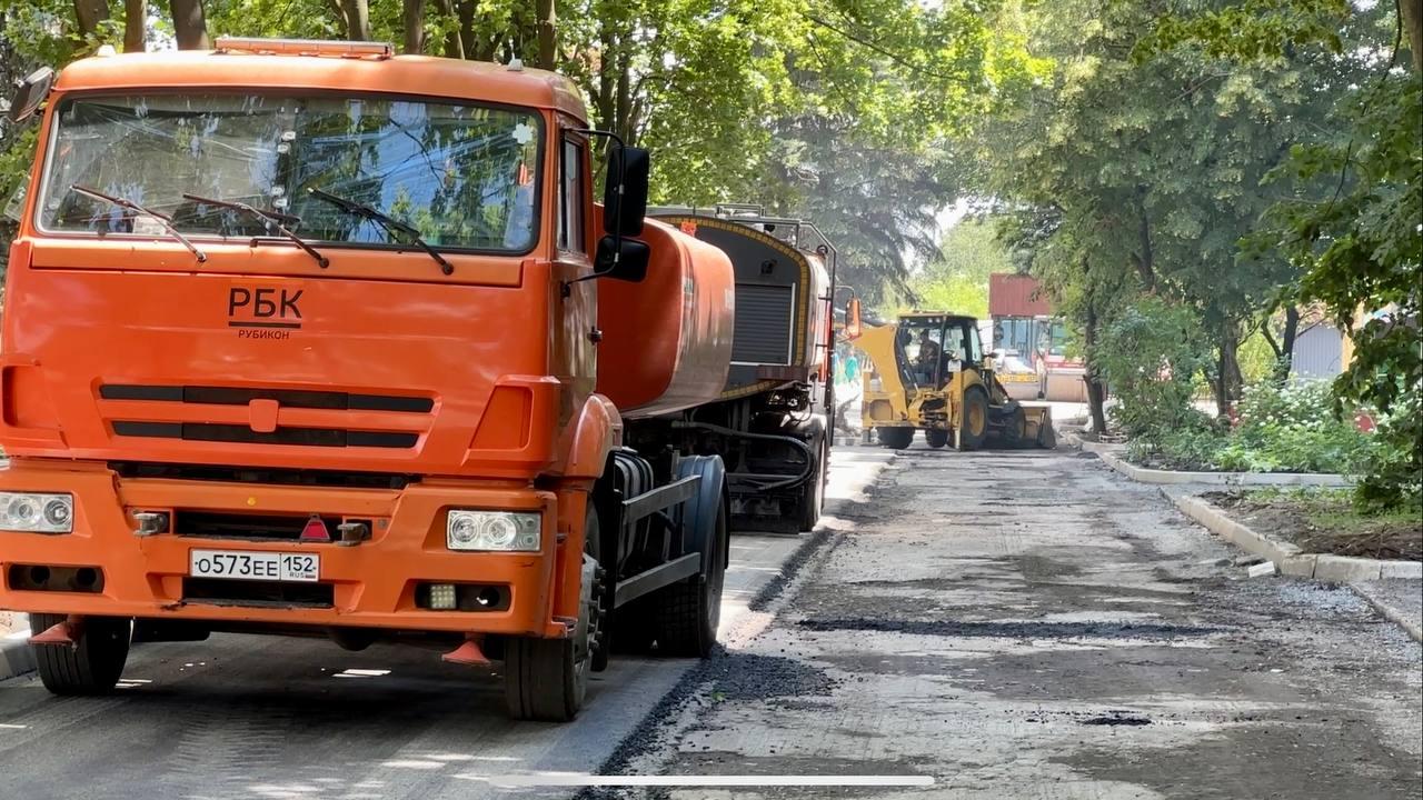 Благодаря Югре на Аллее Победы Макеевки обустроили 70 парковочных мест