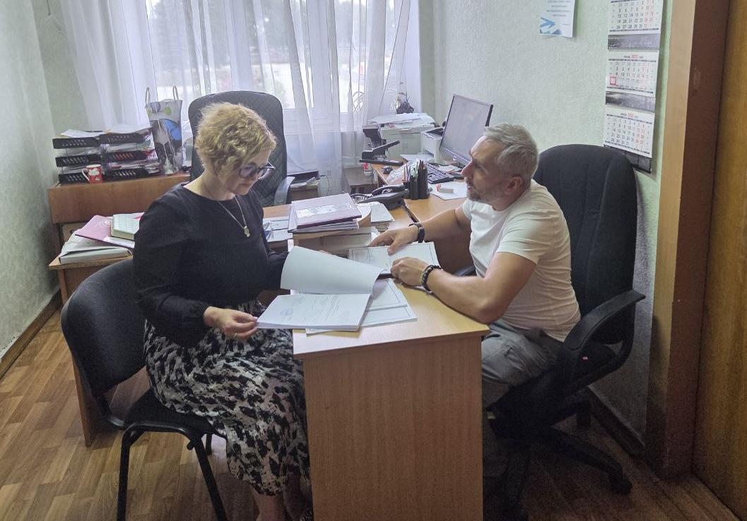 Руководитель рабочей группы Магаданской области передал итоговые акты работ по ремонту дорог в Ждановке
