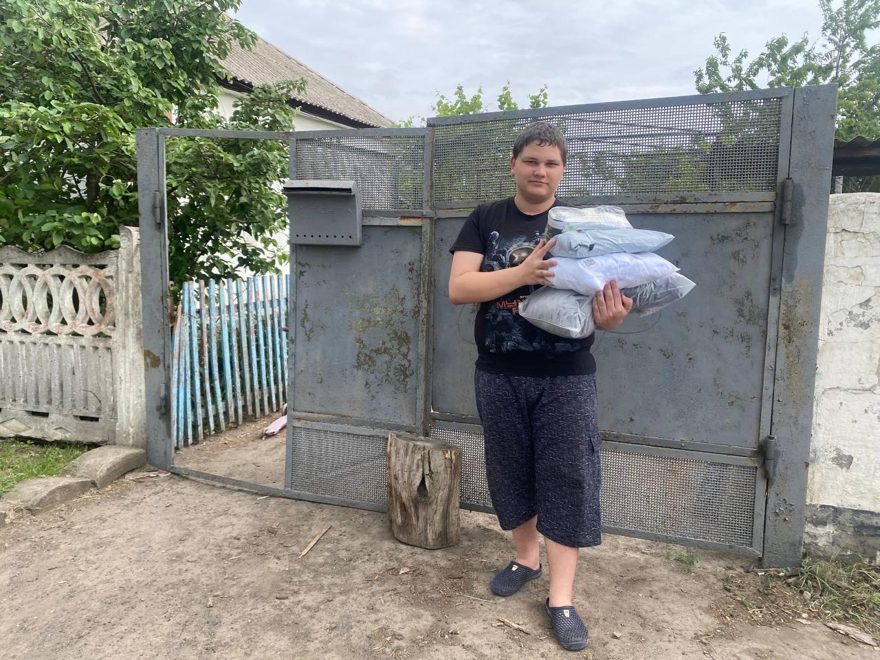 Ямальцы доставили посылку для одного из юных жителей Хлебодаровки Волновахского округа