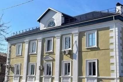 Строители из Башкортостана восстановили дом с пилястрами на улице Котовского в Мариуполе