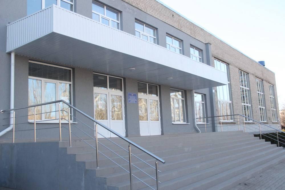 Строители Камчатского края проводит демонтажные работы в отдельных помещениях школы в Светлодарске