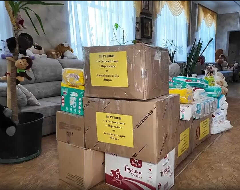 Югра отправила подарки детям Перевальской школы-интерната