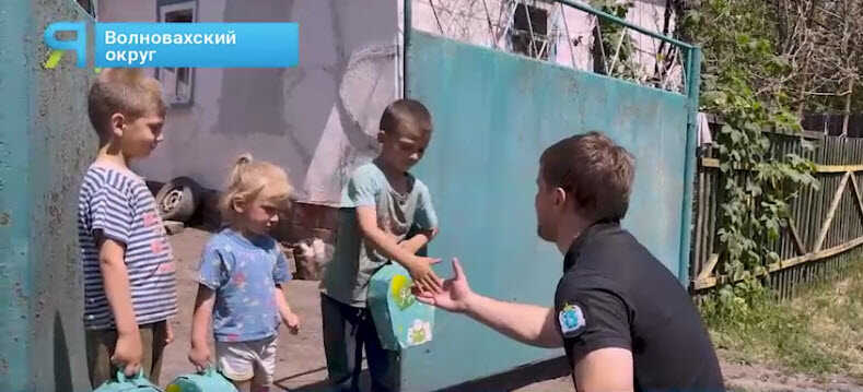 В Волновахский район доставили подарки для детей от ЯНАО