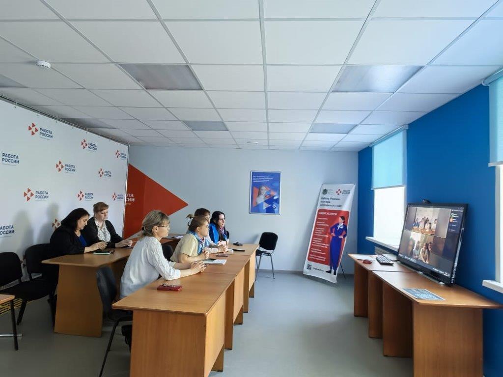 Приморские и торезские сотрудники Центров занятости провели онлайн-встречу