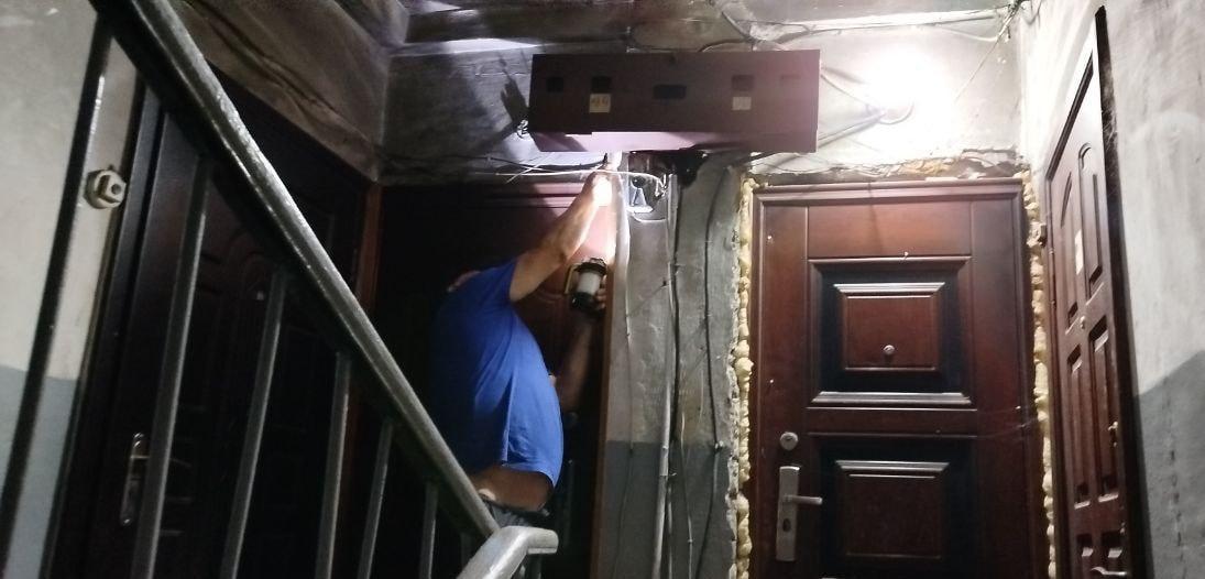 Хабаровский край отремонтировал проводку в доме Дебальцево