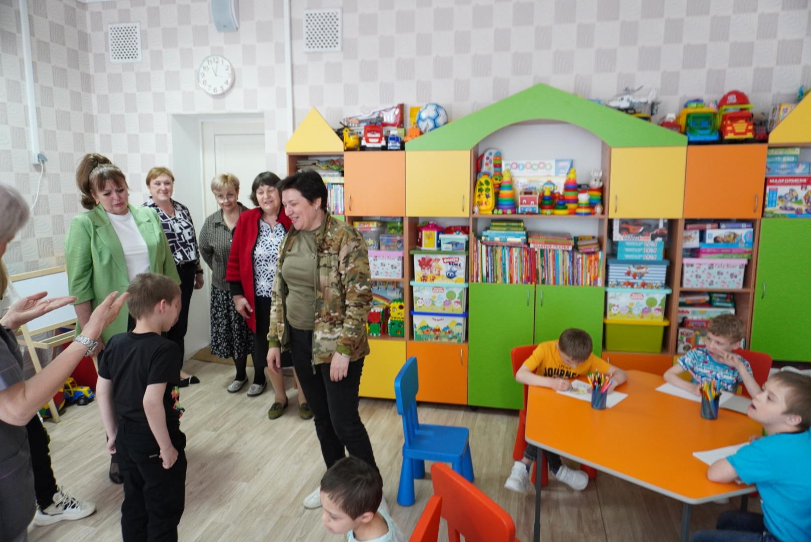 Сахалинцы передали юным шахтерцам подарки ко Дню защиты детей