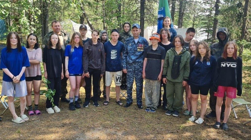 Девушки их Волновахи побывали на лекции начальника Шурышкарской инспекции Службы технадзора ЯНАО