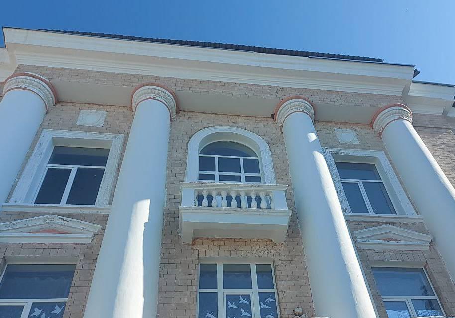 Амурская область обновляет фасад Амвросиевского индустриального колледжа