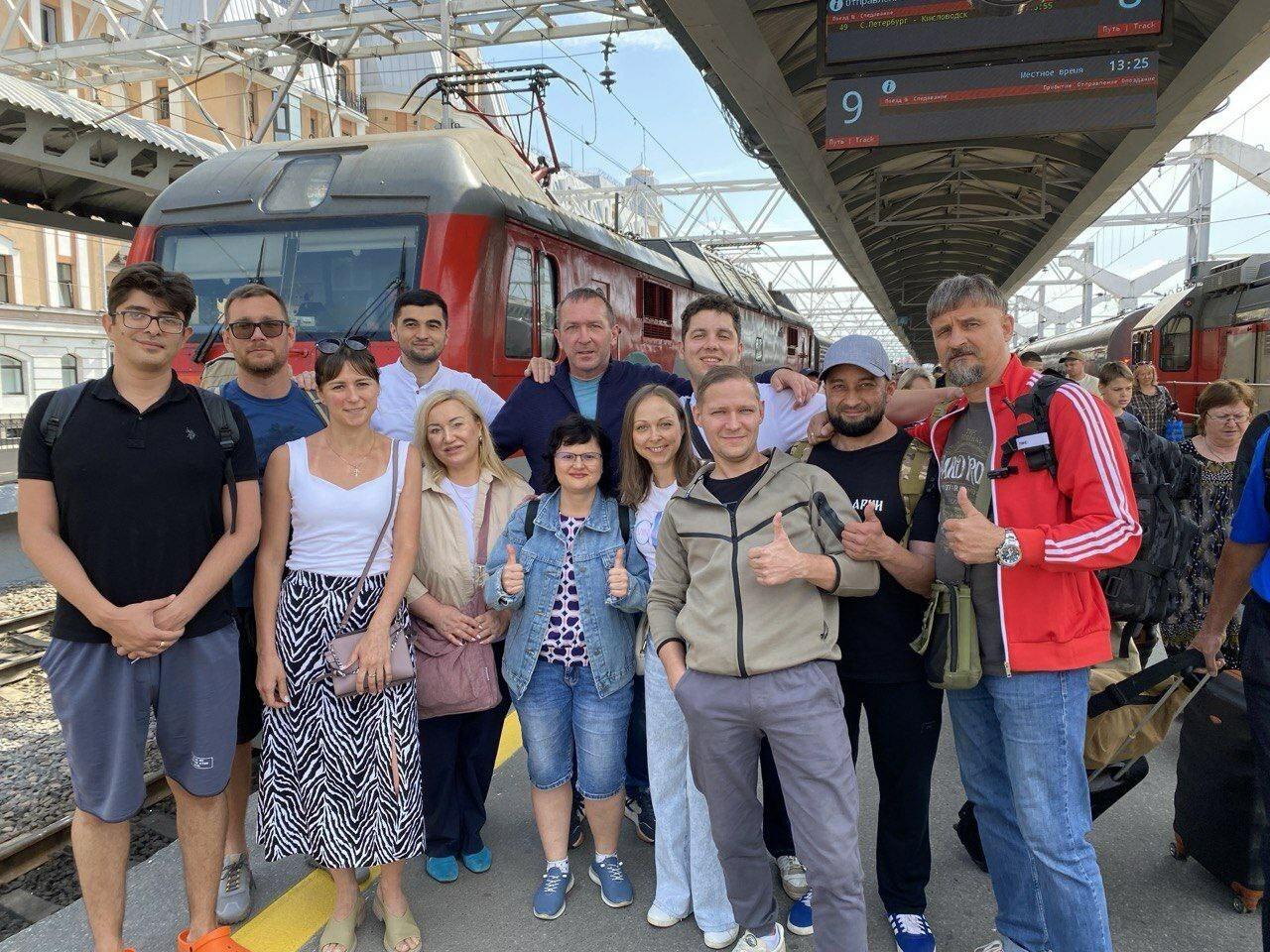 Более 1300 пациентов приняли врачи Ленинградской области во время очередной командировки в Енакиево