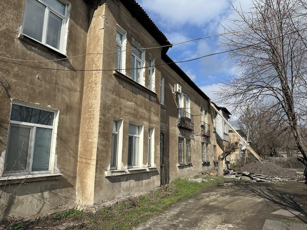 Оренбуржцы восстанавливают жилой фонд в Перевальском округе