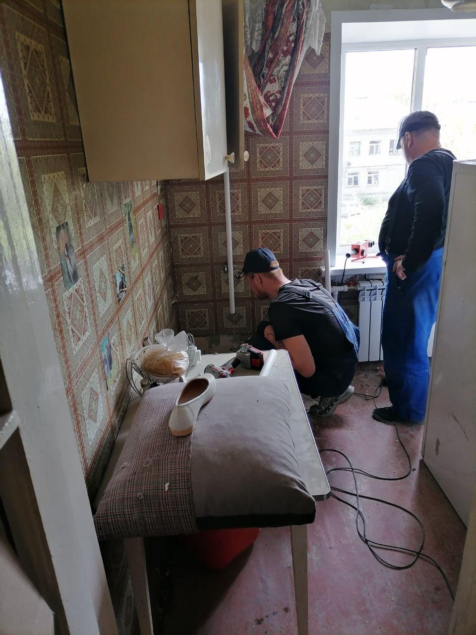 В многоэтажках Северодонецка восстанавливают систему отопления специалисты из Прикамья
